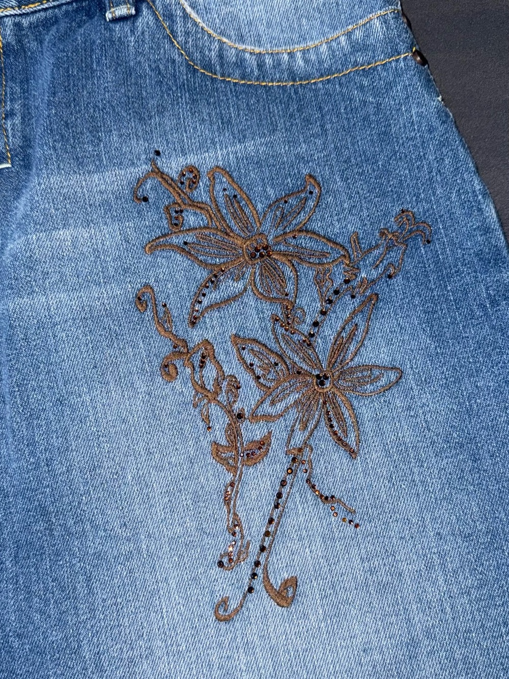 Tommy Hilfiger Vintage Blue Denim Mini Skirt with Embroidered Detail size 6 GUC - Picture 6 of 10